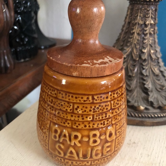 Vintage Bar-B-Q Sauce Ceramic Jar with Brush Lid - Picture 4 of 4